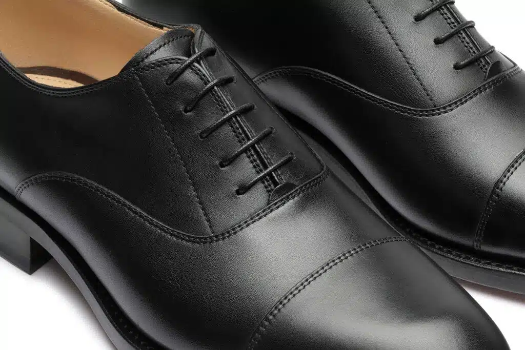 Montaigne Black